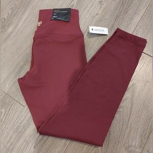 NWOT Aritzia TNA HeatForm New Cheeky Hi-Rise Fleece Legging Cherry Red
